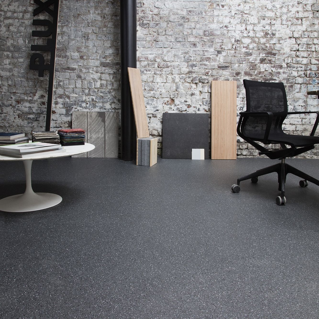 Interfloor Dynamic Chips 807 - Vinyl - Black Tex Backing