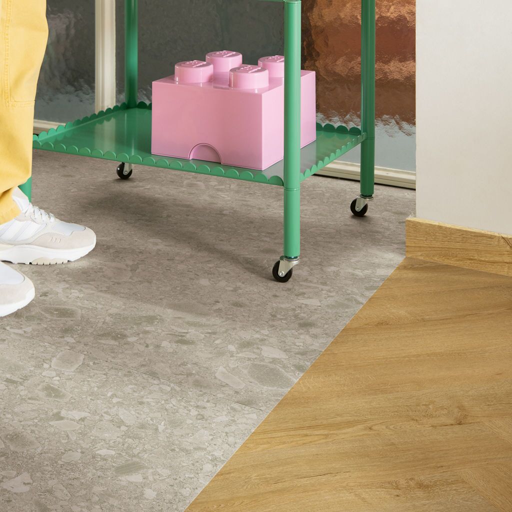 Quick-Step Blush SGTC20306 Stronk Warm Grijs - Plak PVC Vloer