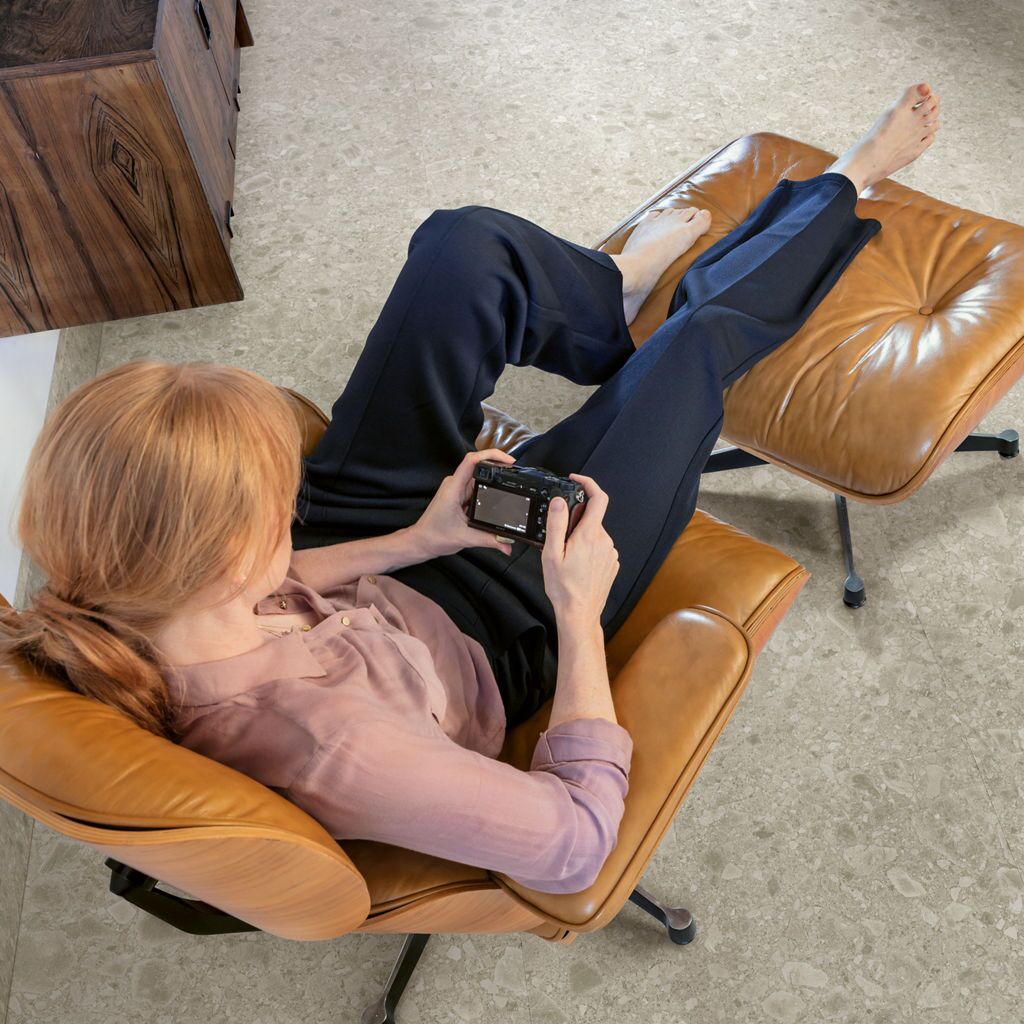 Quick-Step Blush SGTC20306 Stronk Warm Grijs - Plak PVC Vloer